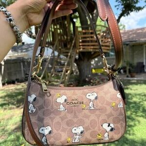 Coach X Peanuts CBJ88 Teri Shoulder Bag Signature Canvas Snoopy